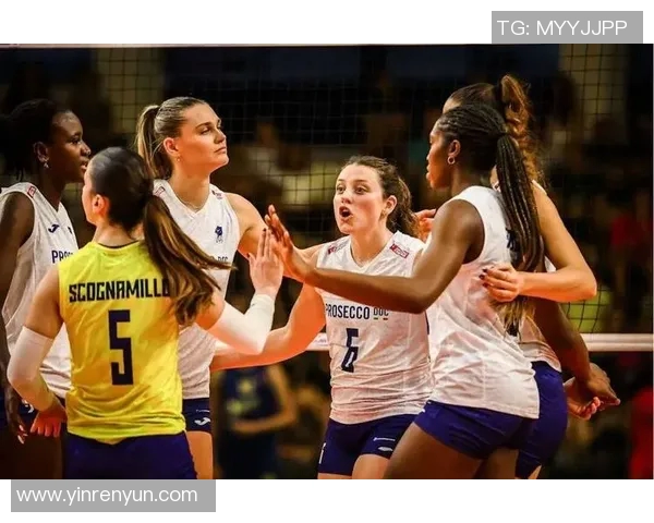 女排世俱杯小组赛精彩战报各队表现亮眼争夺晋级名额激烈进行 女排世俱杯小组赛精彩战报各队表现亮眼争夺晋级名额激烈进行